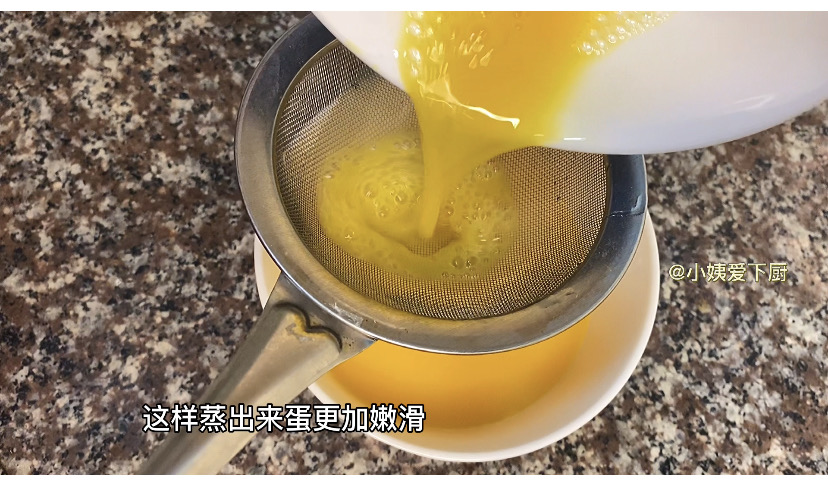 蒸鸡蛋羹的正确方法，水和时间比例，教你蒸出和布丁一样嫩滑