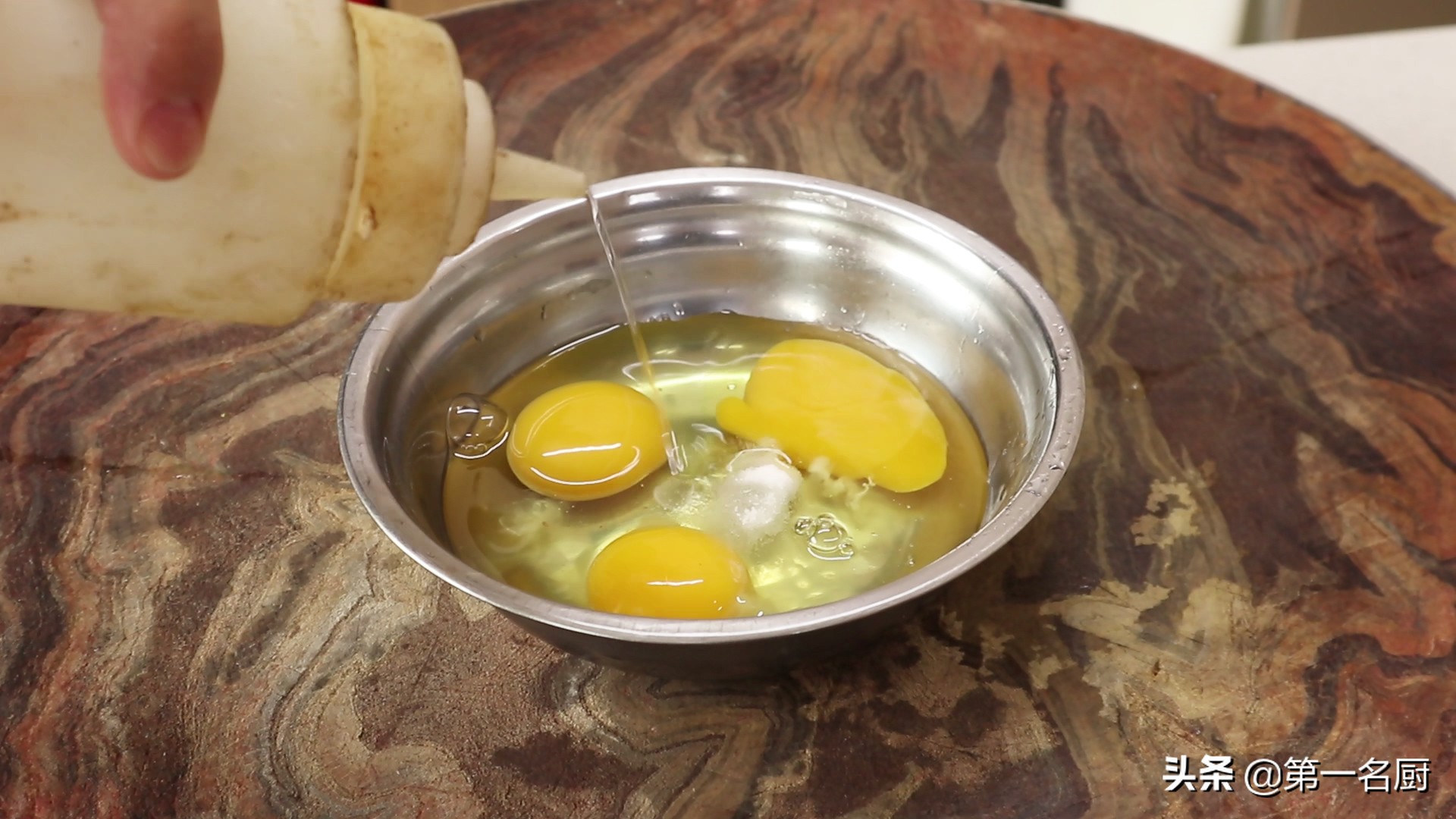 西葫芦炒鸡蛋怎样做才好吃？注意这几个步骤，家常菜也能营养美味