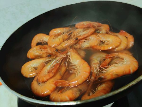 我家做水煮虾就用这个方法，解馋又营养