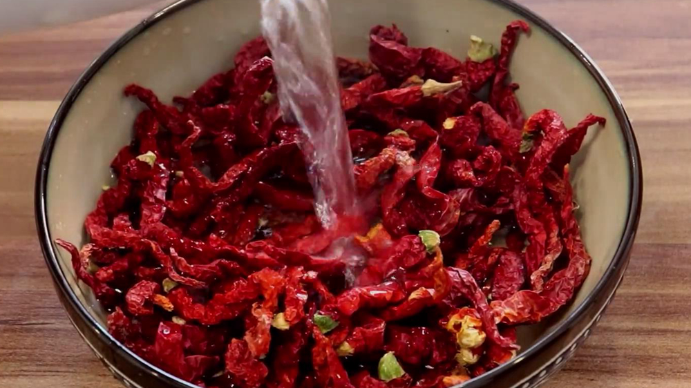 新疆牛肉辣椒酱的家常做法，香辣好吃没有添加剂，做法步骤简单