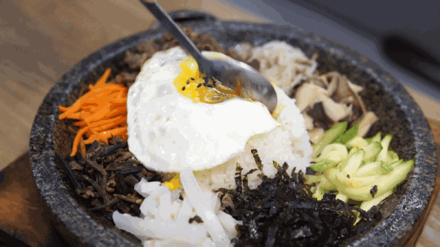 韩式料理：美味又营养的石锅拌饭，用这些搭配，效果一级棒