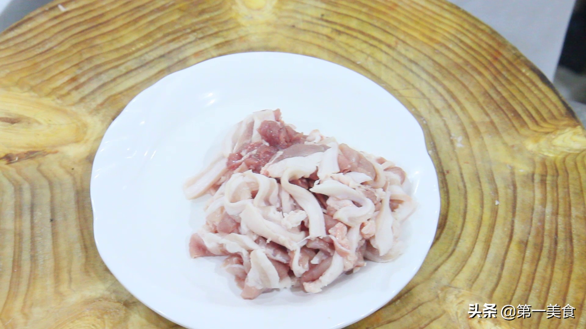 农家小炒肉的正确做法，教程有条理，香辣下饭，味道不输回锅肉