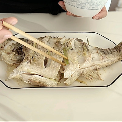 家喻户晓的清蒸鲈鱼，学会你就是厨神
