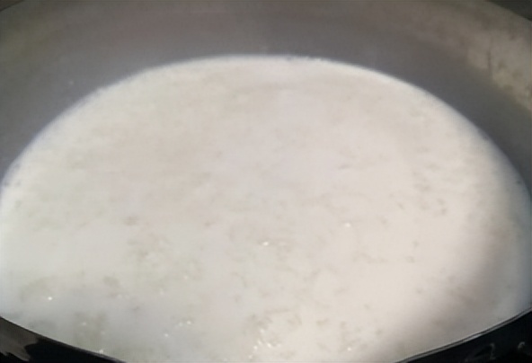家有剩米饭这样做 奶香味米布丁