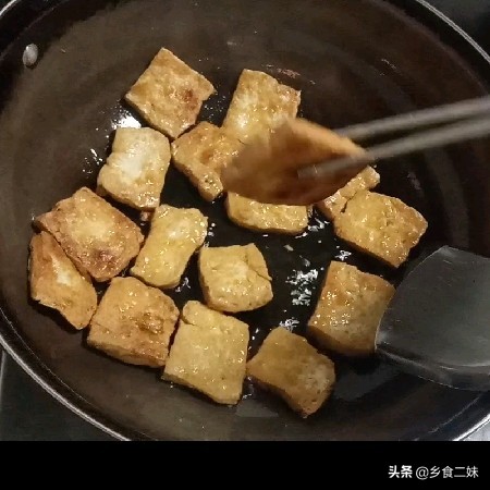 四川名菜熊掌豆腐，怎么做好吃？豆腐金黄入味，汤汁也红亮鲜美！