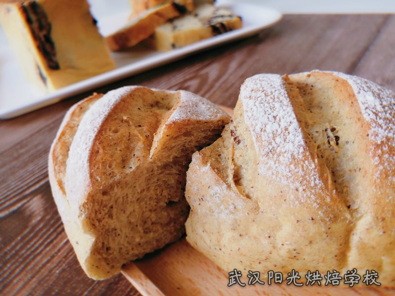 烤箱做面包的简单方法，初学者烘焙时应该注意哪些事项？