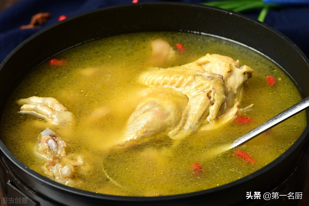 鸡汤这样炖绝了，只需1味料，汤鲜味美肉质嫩，驱寒暖胃营养高
