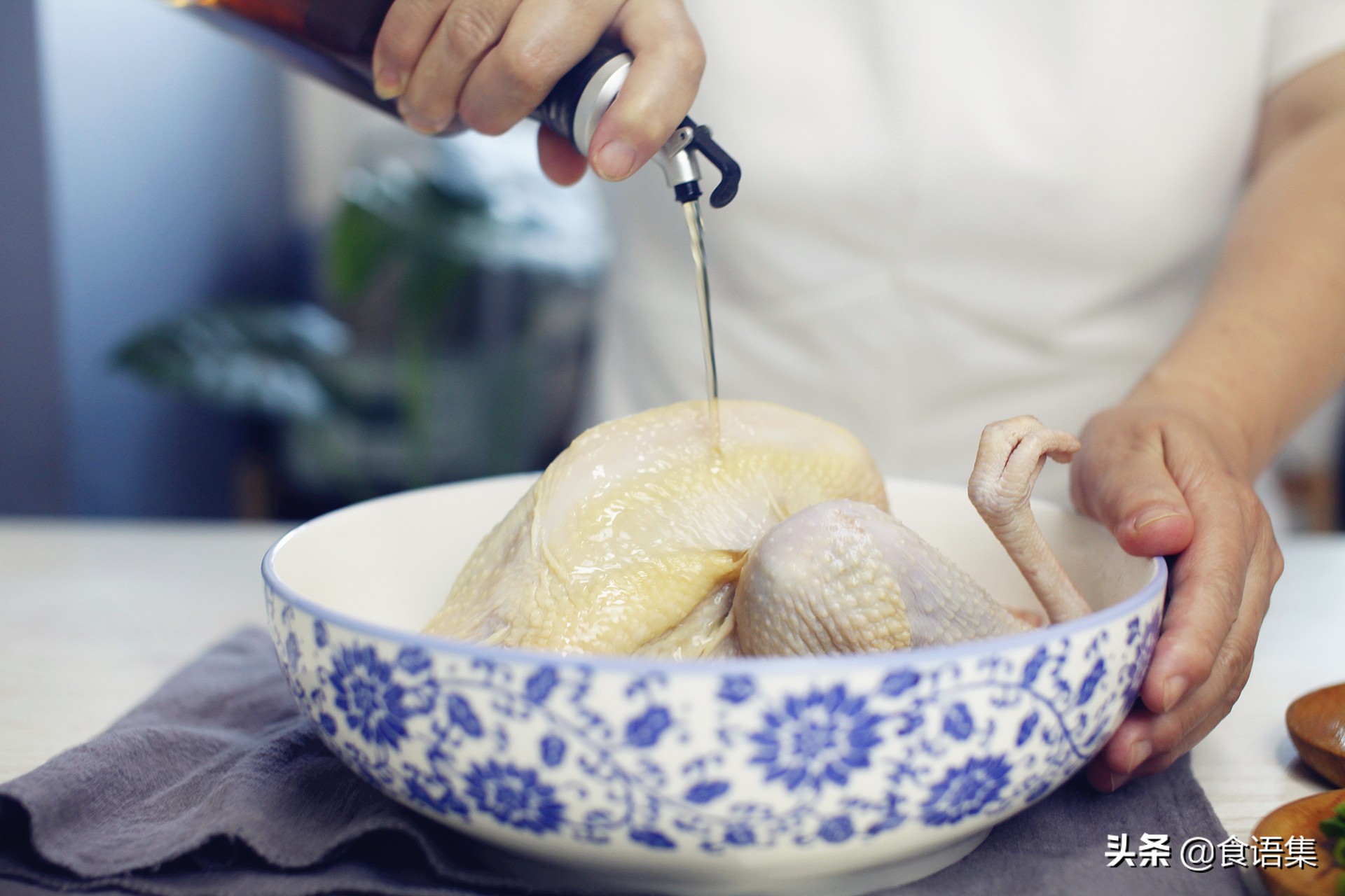 清蒸葱油清远鸡，肉嫩滑皮爽脆，只有它能配得上这样的做法