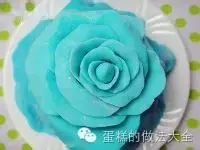 详解蓝色妖姬翻糖蛋糕做法 1招教您变身蛋糕大师