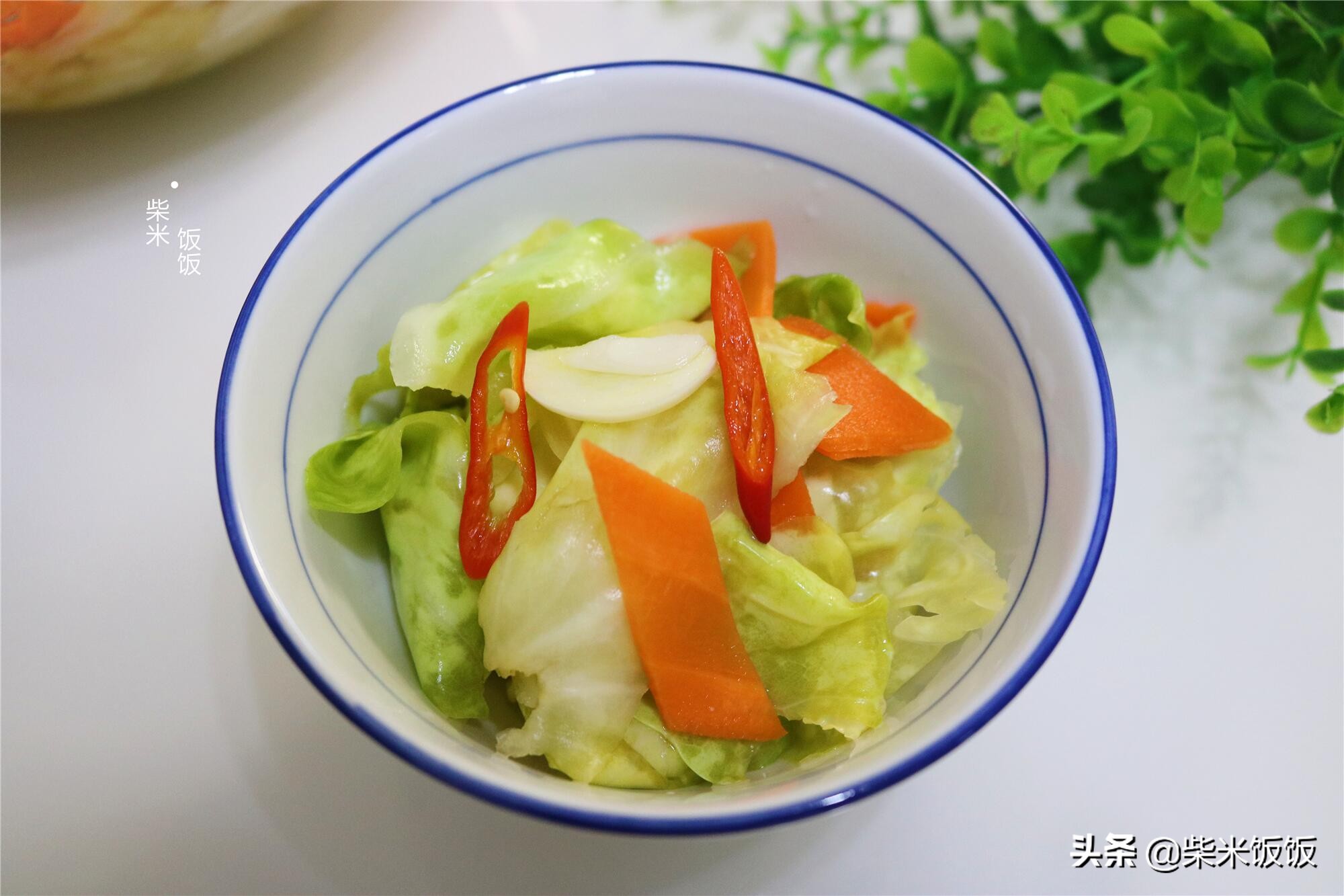 家常泡菜做法，方法简单，晚上做早上就能吃，爽脆又开胃