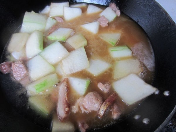 冬瓜炖肉的家常做法，冬瓜入味，汤汁都能很下饭