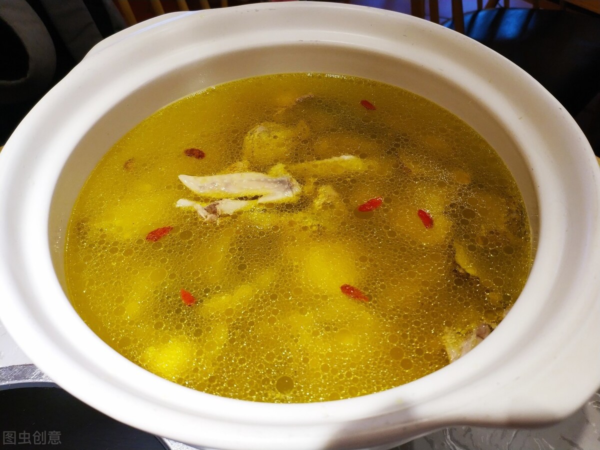 老广爱喝的4道鸡汤，做法很简单，营养又美味，冬天喝特别不错