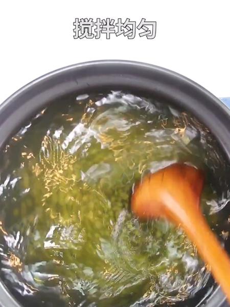 绿豆汤的做法简单好喝（绿豆汤“最正确”的煮法，30分钟搞定，清热降暑，比冰镇水好喝）