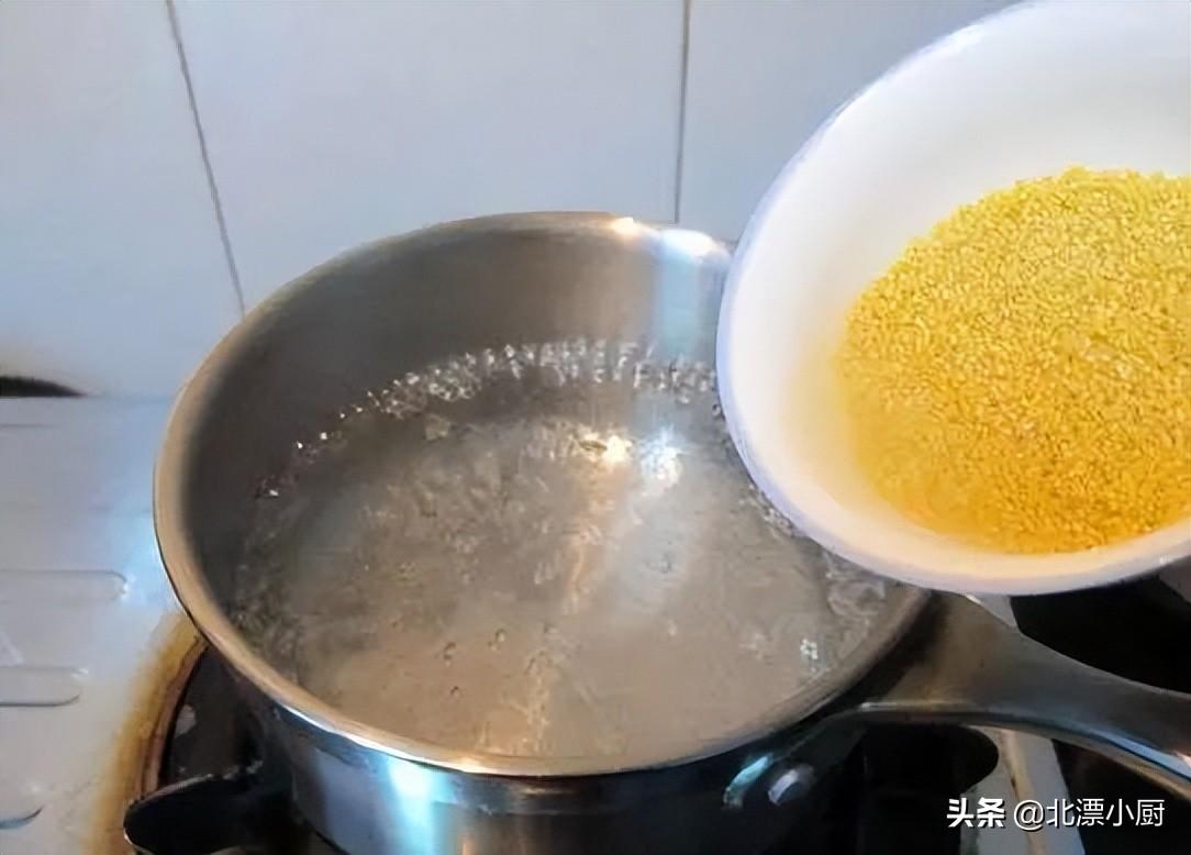 小米的做法熬粥（喝了30年小米粥，才知道正确的煮法，难怪一直熬不出米油）