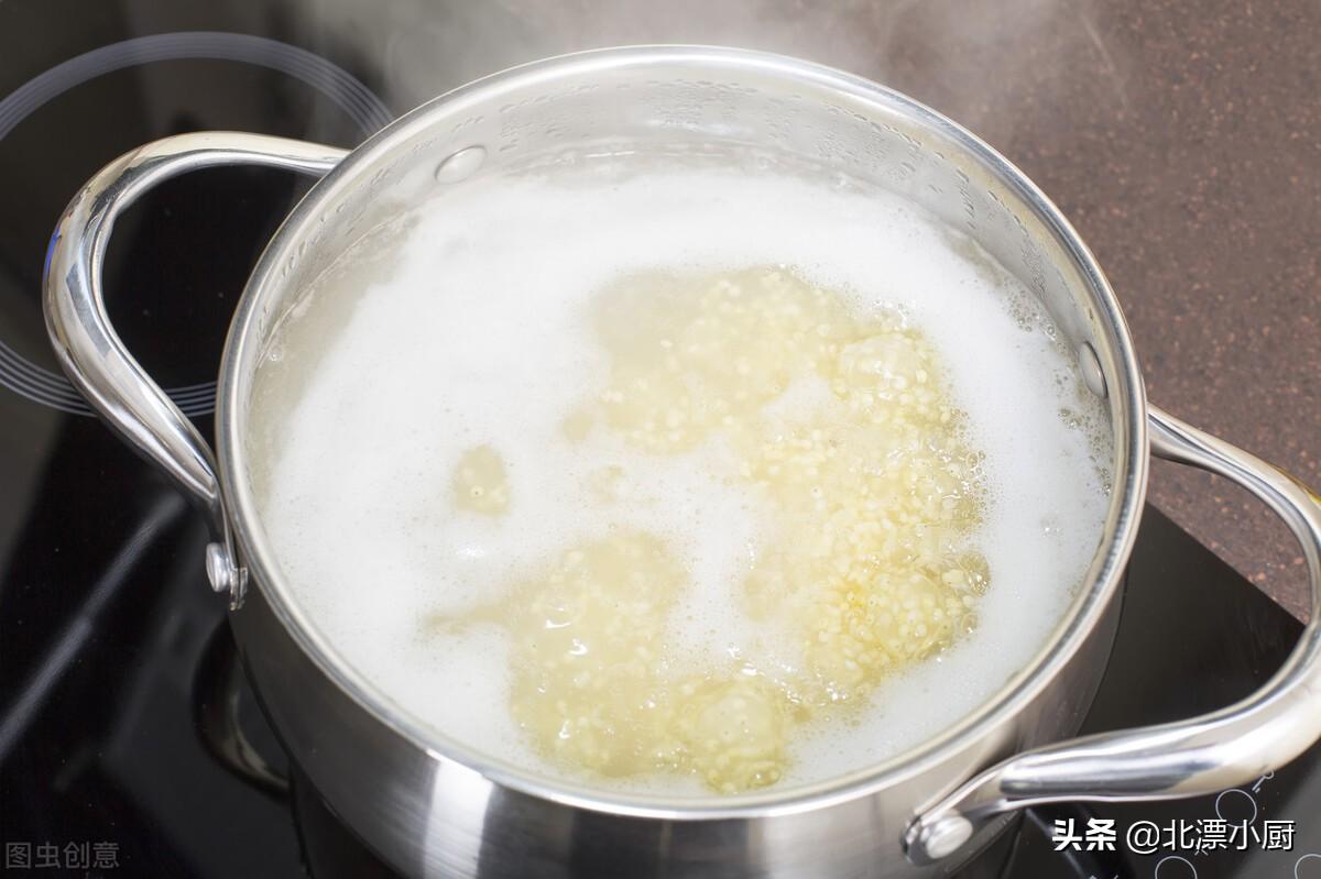 小米的做法熬粥（喝了30年小米粥，才知道正确的煮法，难怪一直熬不出米油）