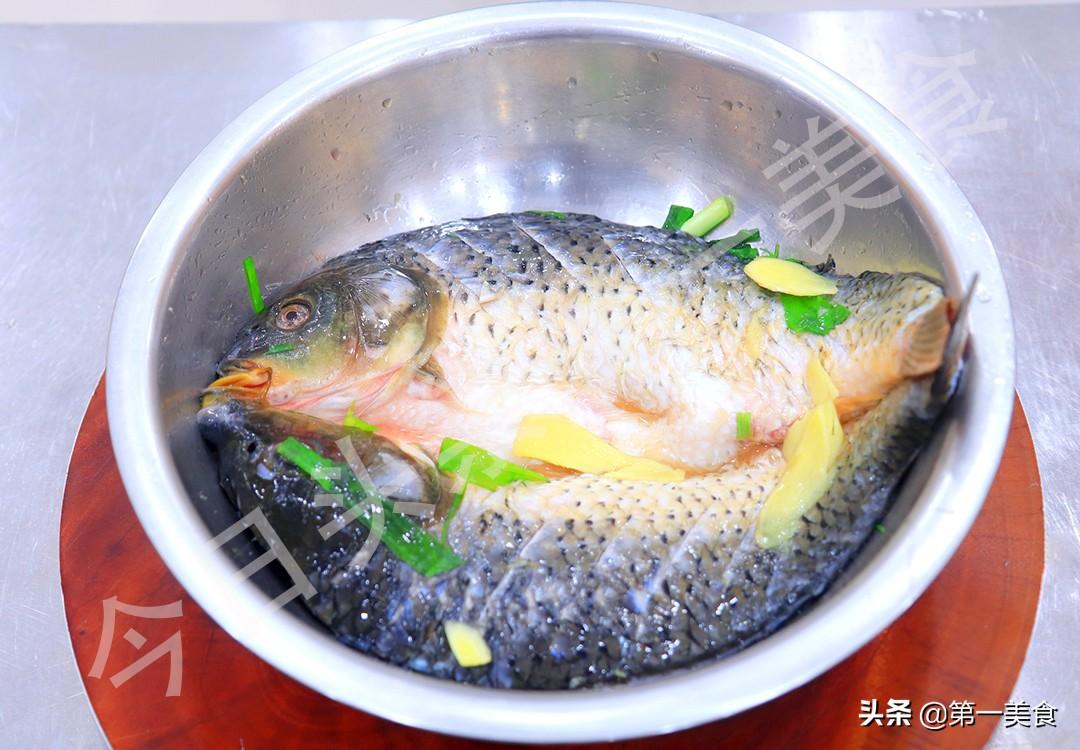 鱼怎么做最好吃最简单的做法(元旦聚餐，分享5道鱼的家常做法，每道都简单，年年有余好寓意)