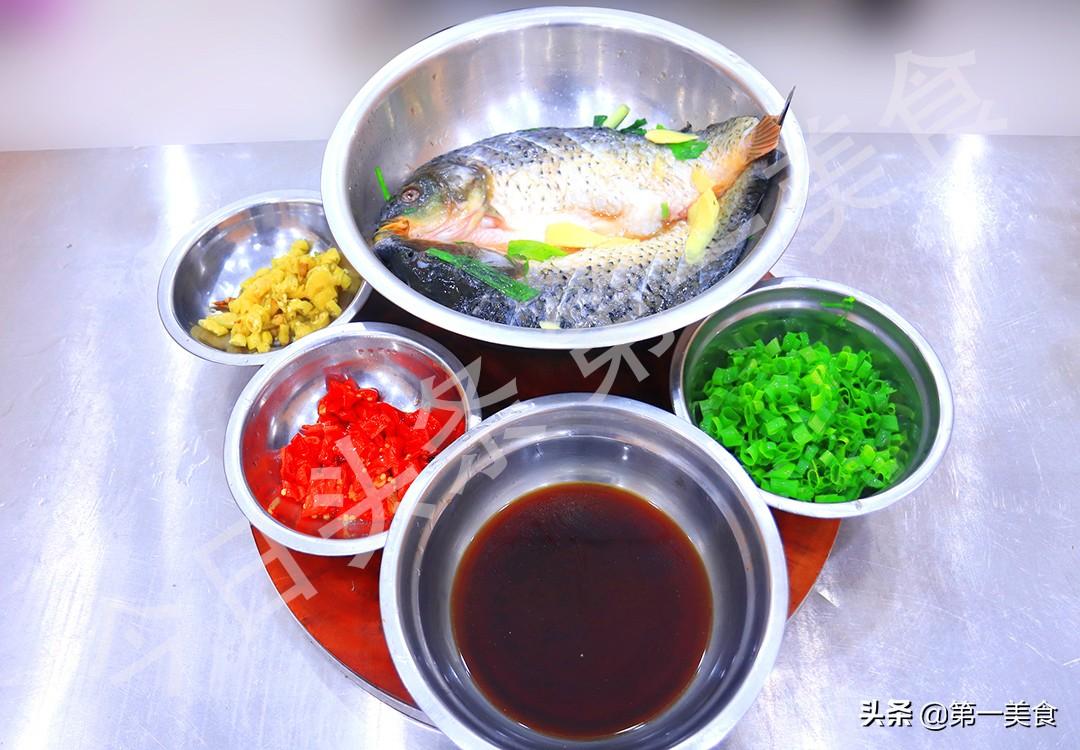 鱼怎么做最好吃最简单的做法(元旦聚餐，分享5道鱼的家常做法，每道都简单，年年有余好寓意)