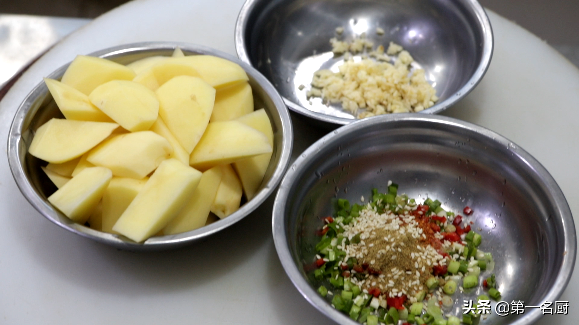 土豆的吃法大全简单又好吃(土豆最好吃的5种做法，简单营养，鲜香味美，学会了做给家人吃吧)
