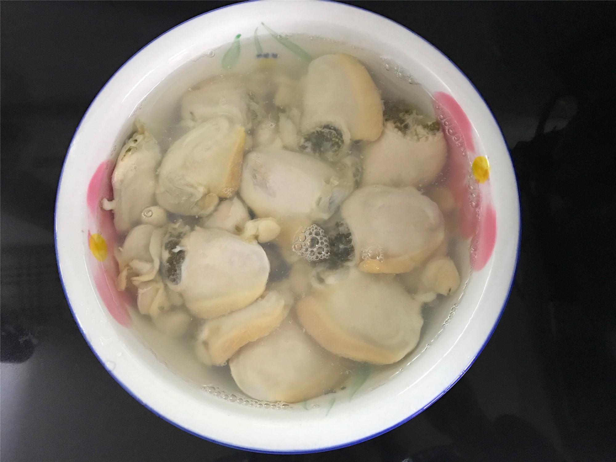 河蚌怎么做好吃(河蚌最好吃的做法，炖前多做一步，肉不老不腥，鲜美入味吃不够)