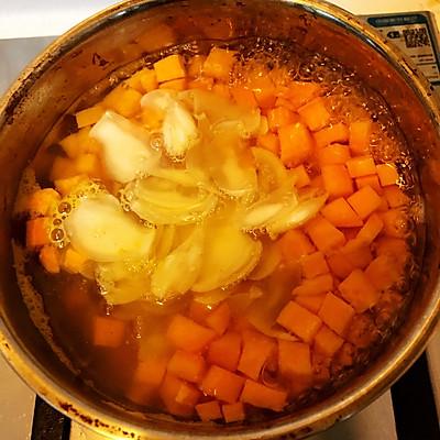 百合怎么做好吃的甜汤(妈妈最拿手的百合红薯甜汤，被我偷学到了)