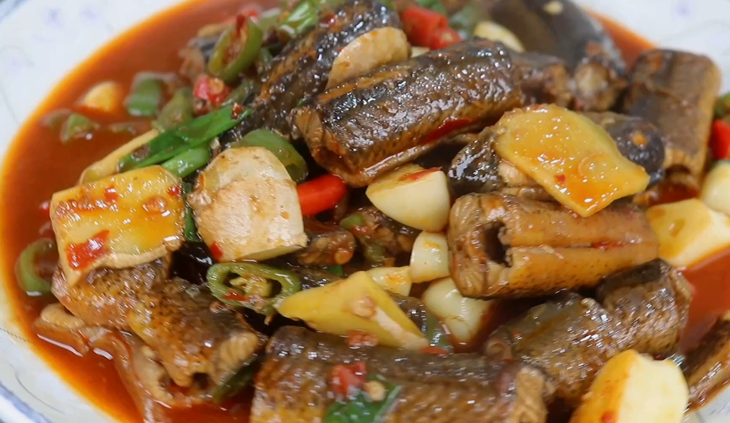 鳝鱼怎么做好吃又简单家常的(这才是黄鳝最好吃做法，不加1滴水，鲜嫩入味，天天吃都不腻)