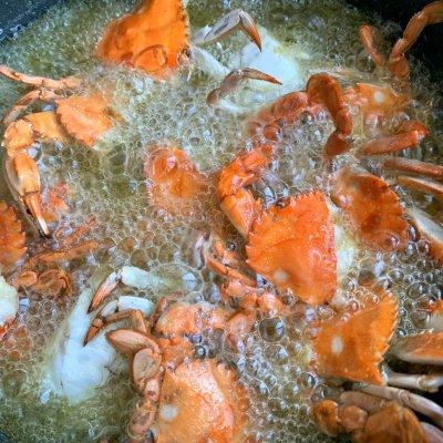 大螃蟹怎么做好吃又简单家常做法（鲜香入味！！好吃到吮指的香辣蟹~做法超级简单）