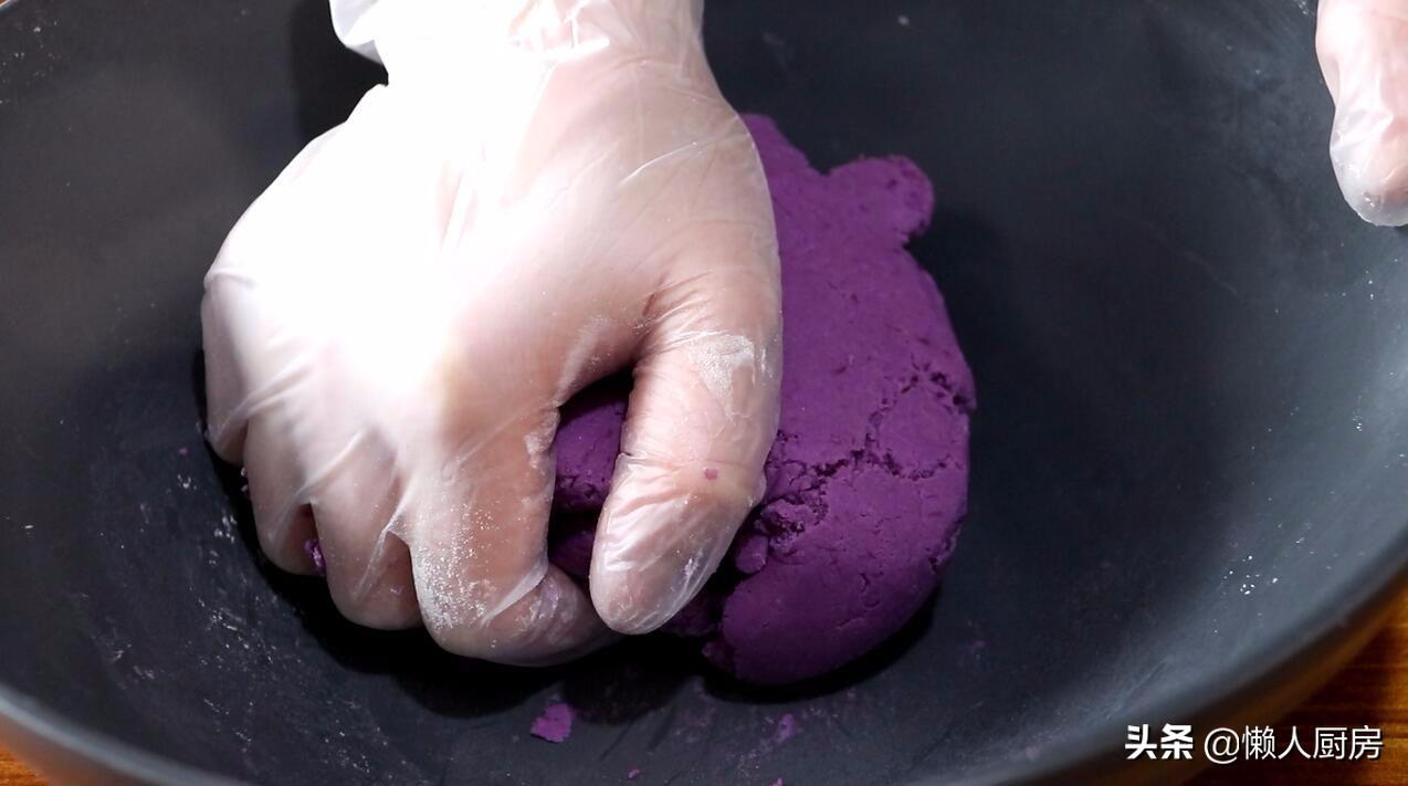 紫薯丸子的做法简单好吃（麻团吃腻了，教你在家做紫薯丸子，外脆里糯，甜而不腻）