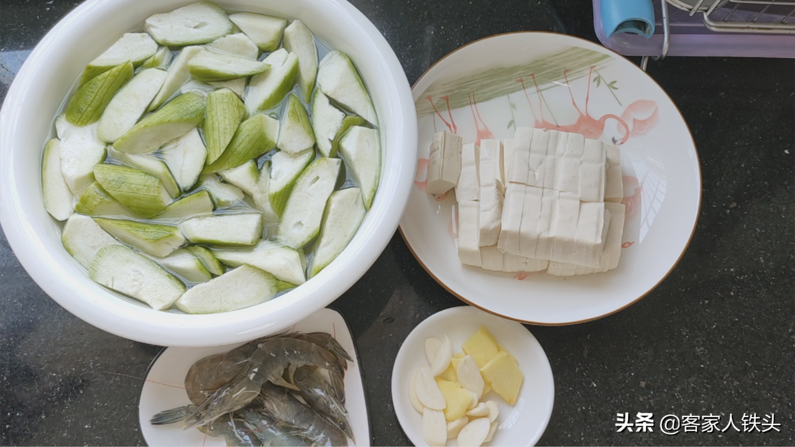 水豆腐的做法大全家常（天气热，水豆腐别煎着吃了，教你一个新鲜吃法，多汁味美开胃下饭）