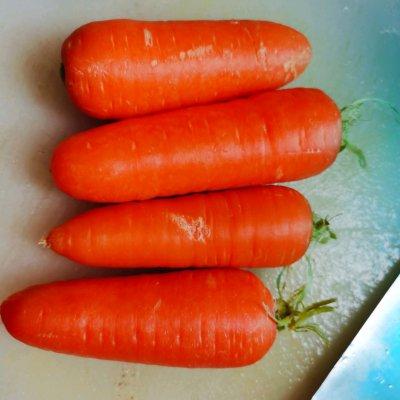 红萝卜怎么炒好吃家常做法（这样做清炒红萝卜，比饭店做的好吃百倍，做法超简单）