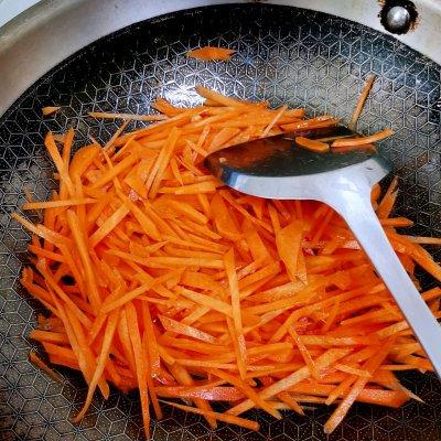 红萝卜怎么炒好吃家常做法（这样做清炒红萝卜，比饭店做的好吃百倍，做法超简单）
