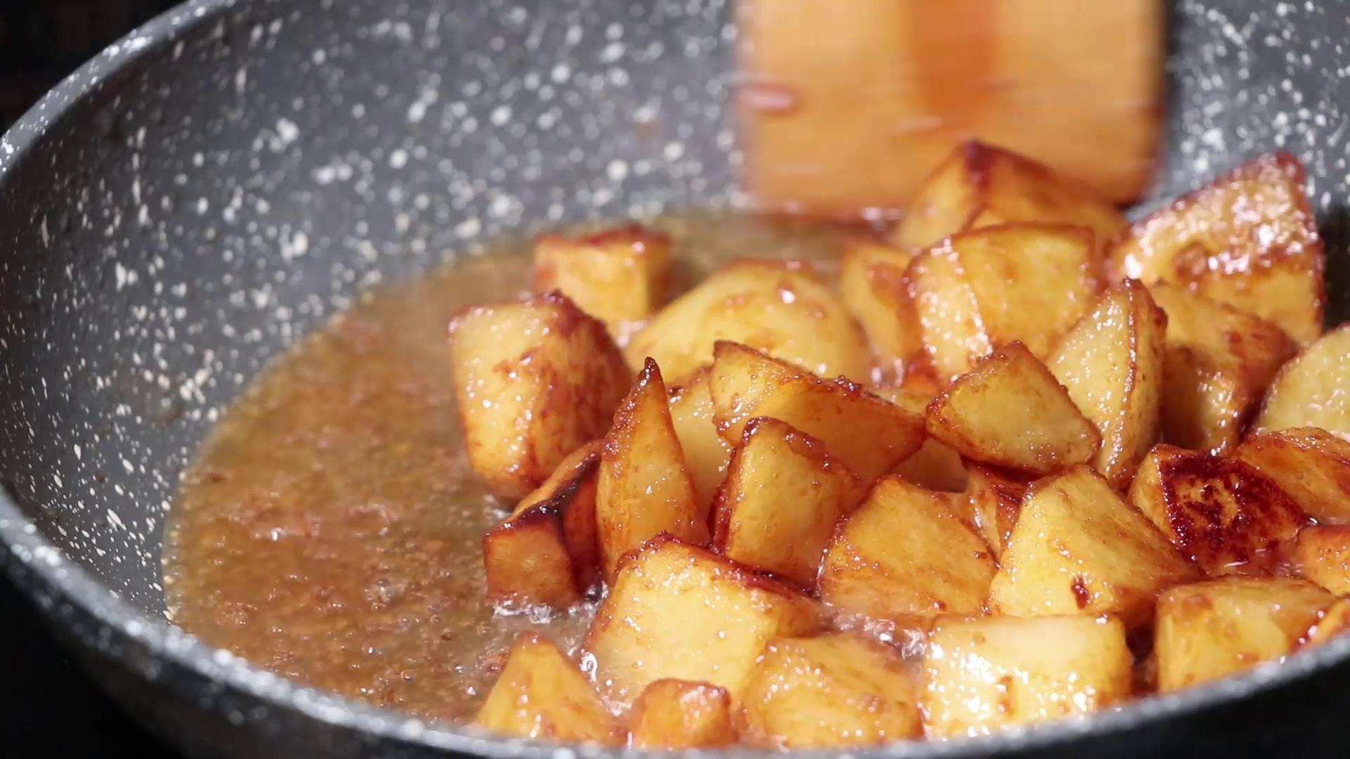 糖醋土豆块的做法简易（自己在家就可以做的糖醋土豆块，简单易学，非常好吃）