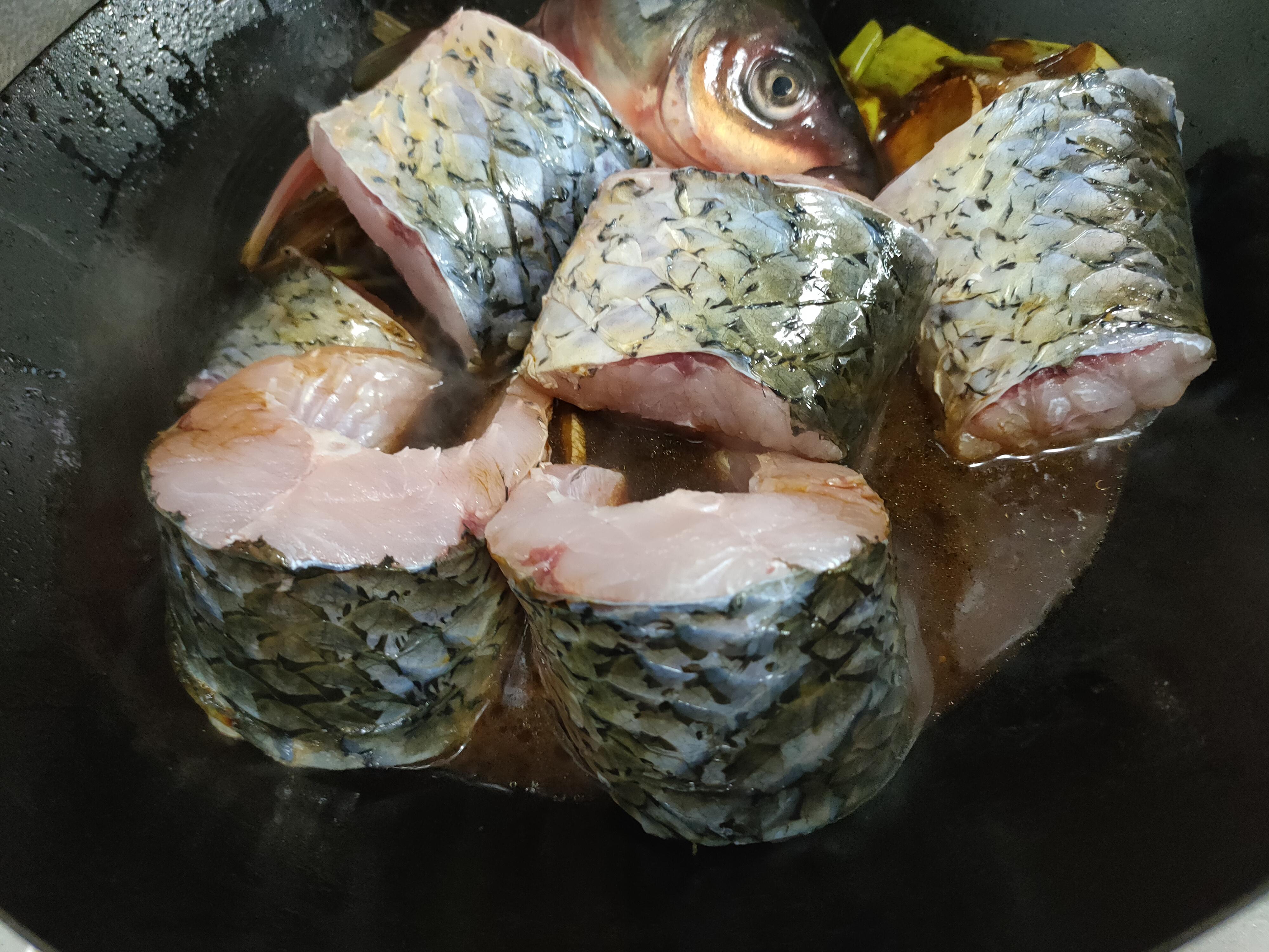 清炖鱼的做法大全家常简单（三伏天，记得多吃鱼肉，清炖入味不油腻，吃得连汤都不剩）