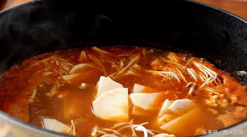 韩式大酱汤的做法（天气渐渐变凉，教你做一锅大酱汤，简单快手的韩式料理，超好吃）