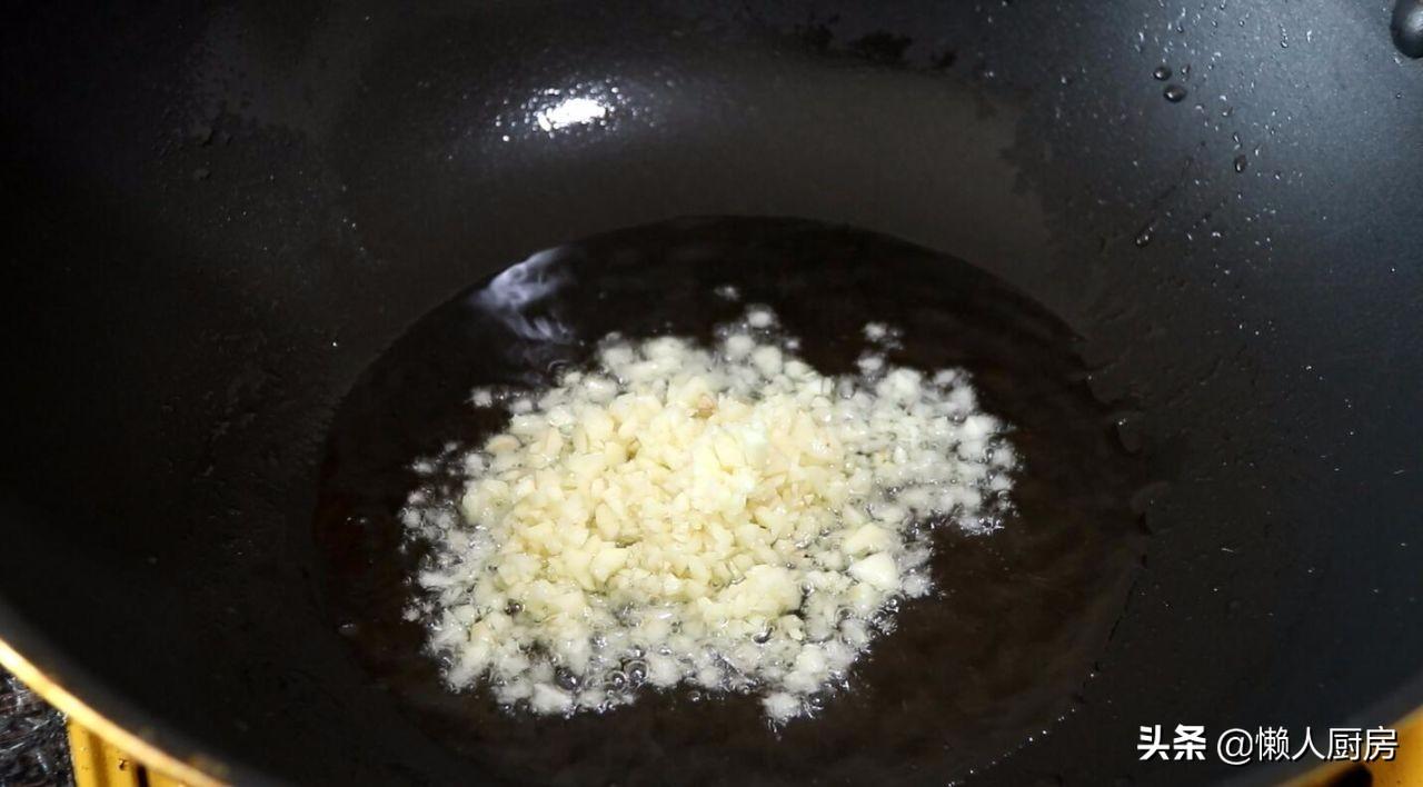 豌豆芽怎么做好吃家常做法（5元买了一把豌豆苗，教你简单快手的做法，比炒着好吃，脆嫩爽口）