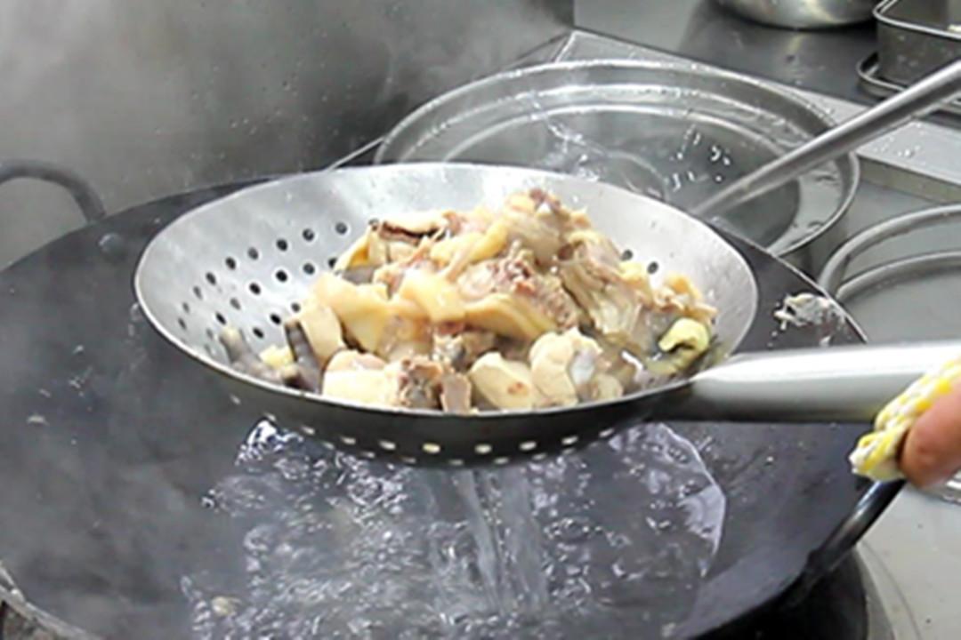 鸡肉汤的做法大全家常(入秋后，少吃凉多喝汤！这5道滋补鸡汤，营养强免疫，常喝好过秋)