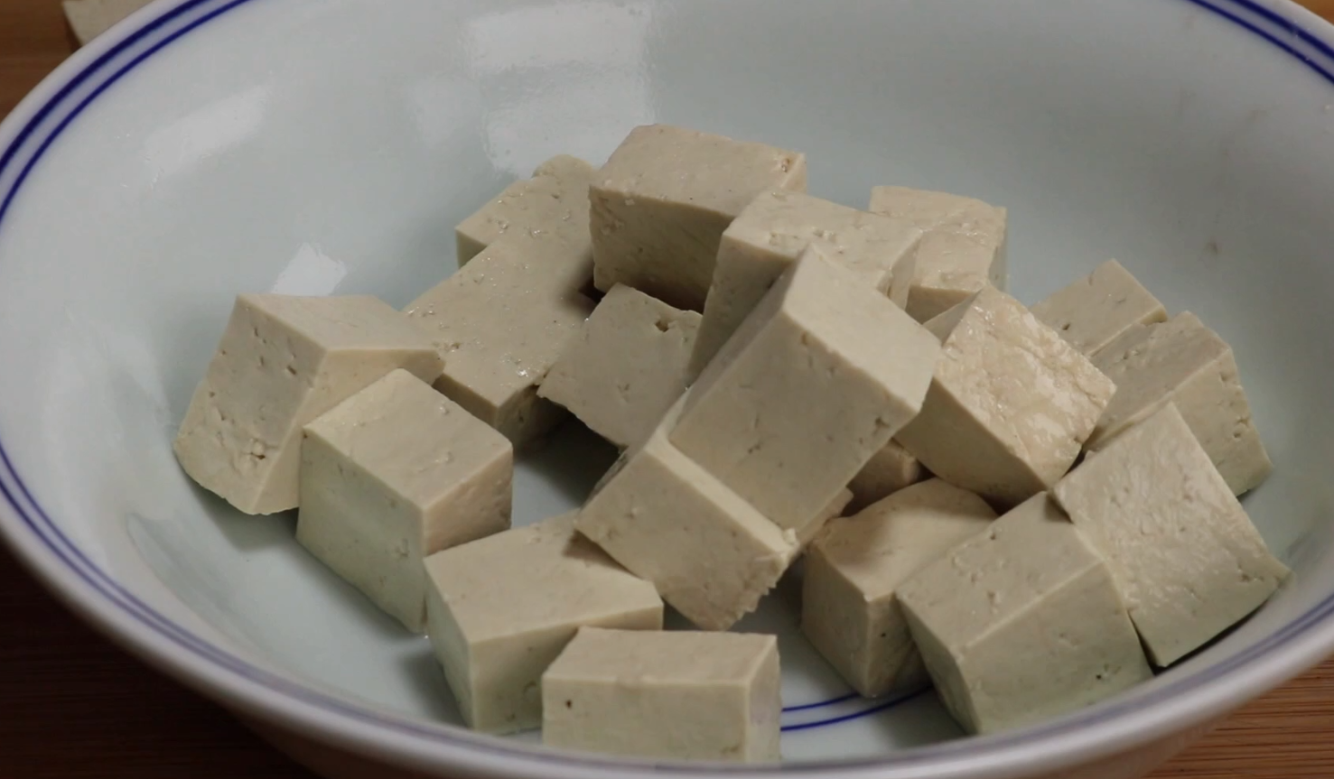 大豆腐怎么做好吃最简单(豆腐最好吃做法，不用煎炸，像红烧肉一样香，少油健康，香嫩入味)