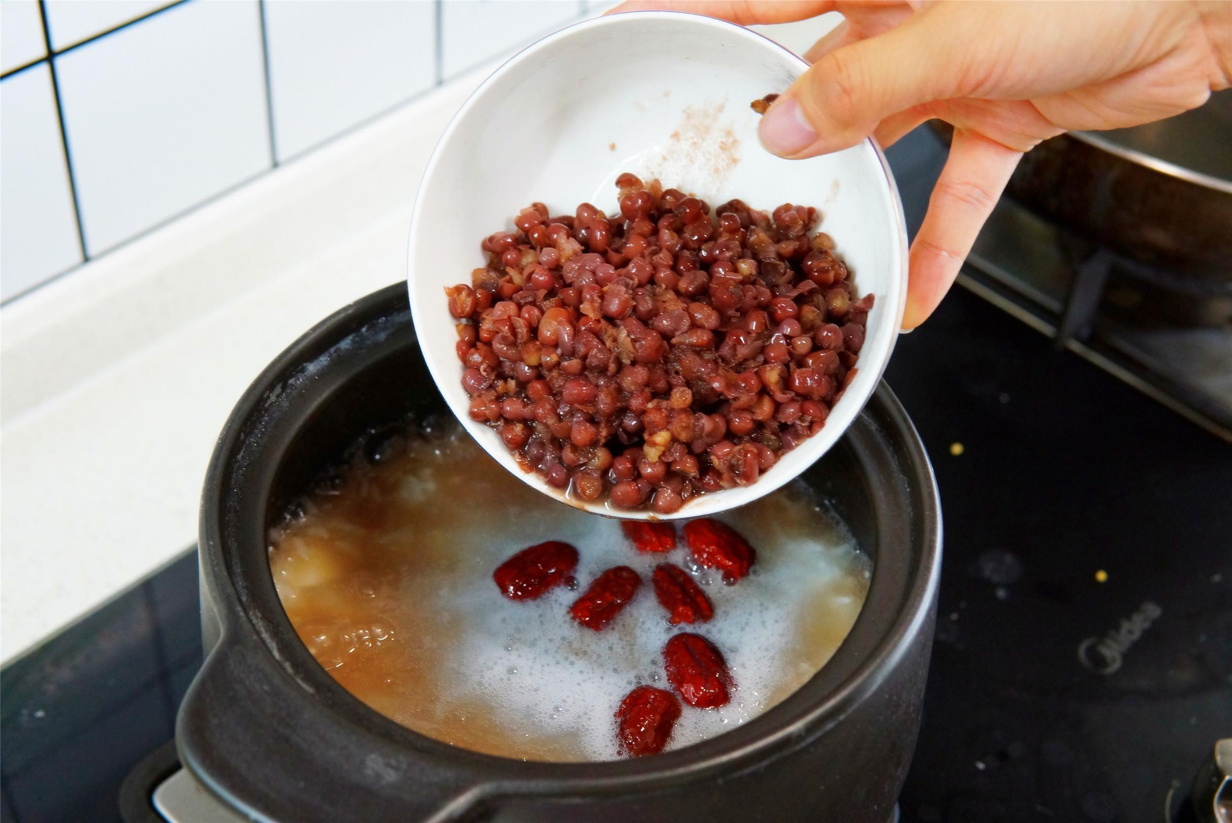 红豆粥的做法最正确煮粥方法(熬红豆粥，不用泡，不用等，学会这个窍门，15分钟就能熬开花)