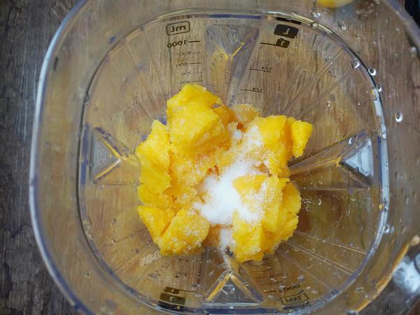 冰沙怎么做简单又好吃（一个芒果，两杯奶，美味冰沙，口感绵软比冰淇淋好吃，随吃随做）