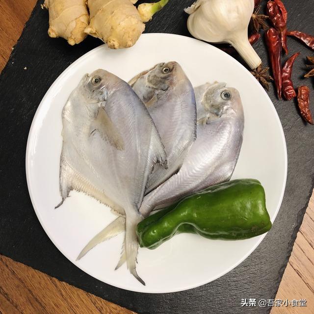 鲳鳊鱼的做法最正宗的做法（香煎鲳鳊鱼，做法比煮方便面还简单，味道香酥可口外焦里嫩）