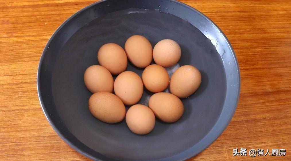 烤鸡蛋的做法最正宗的做法（原来电饭锅能做烤鸡蛋，加点盐和水就可以了，比水煮蛋更好吃）