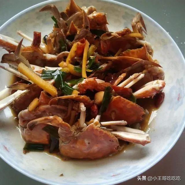 红烧螃蟹的家常做法简单好吃（又到了螃蟹最肥的季节，红烧螃蟹做法简单而且肉质鲜嫩入味）