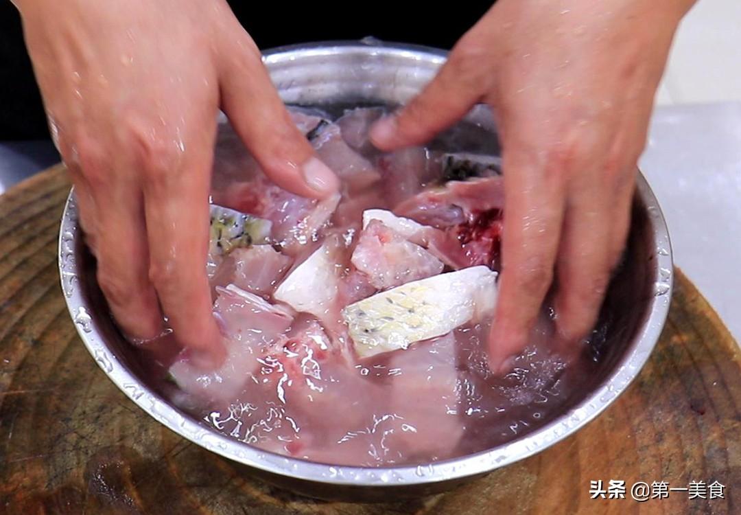 香辣鱼的做法家常简单（香辣鱼怎么做酥到骨头里，用厨师长的做法，焦酥入味，香辣够味）