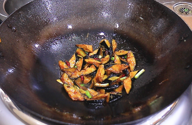 紫茄子怎么做好吃家常（茄子的5种素烧做法，一点肉都不放，鲜香味美吃着香，特别下饭）
