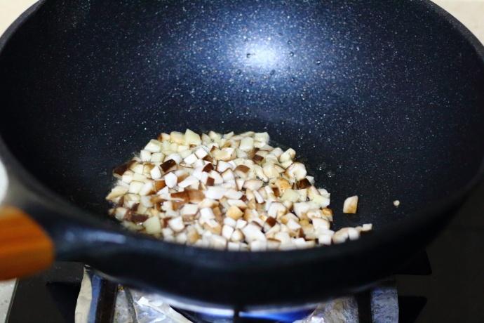 豌豆怎么做好吃家常做法（豌豆的4种家常做法，简单营养，好吃易做，隔三差五就做给家人吃）
