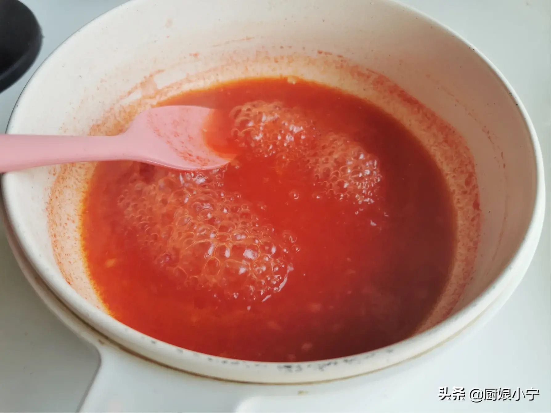 番茄沙司的做法和配方（原来自制番茄沙司这么简单，比例配方教给你，酸甜可口健康无添加）