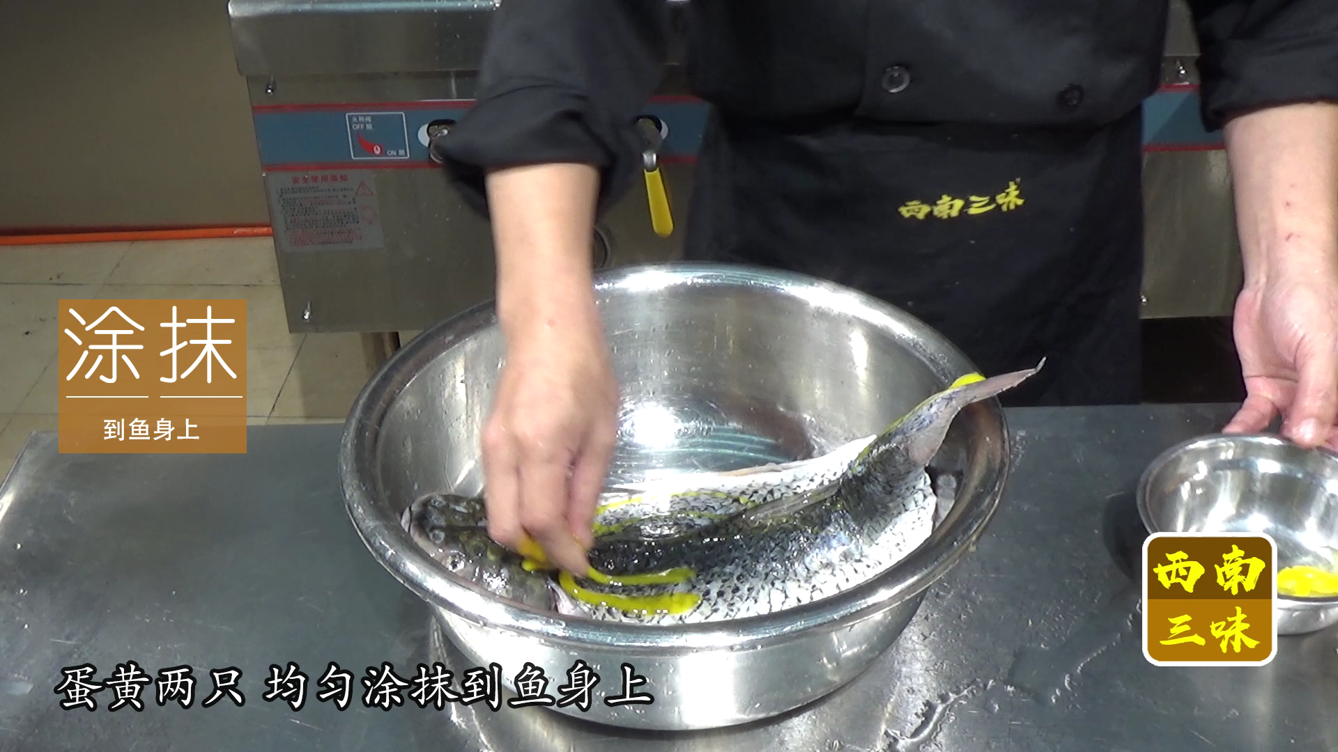 葱油鱼的家常做法简单(家庭版的葱油鱼，简单易学，学会做给家人吃)