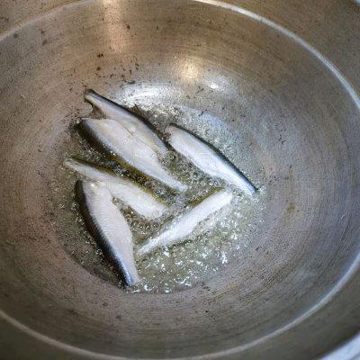 炖小鱼的家常做法简单(家喻户晓的炖小黄瓜鱼，学会你就是厨神)