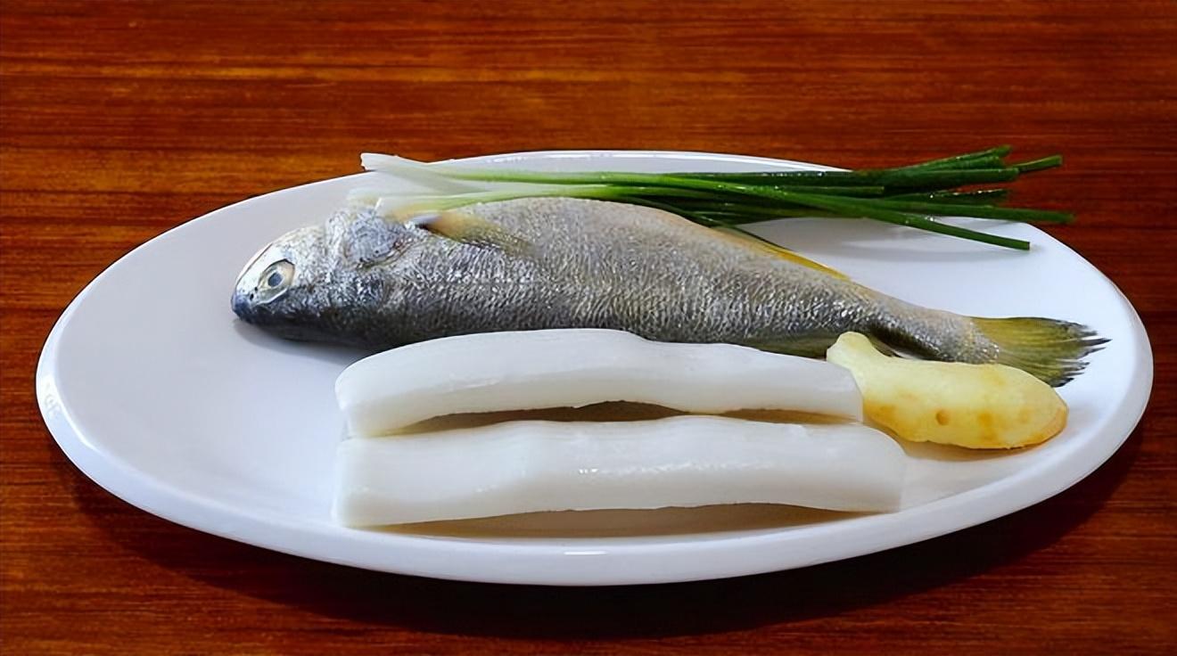 黄鱼怎么做好吃做法大全（小暑时节，最适合吃黄鱼，教你5种少油做法，建议中老年人看）