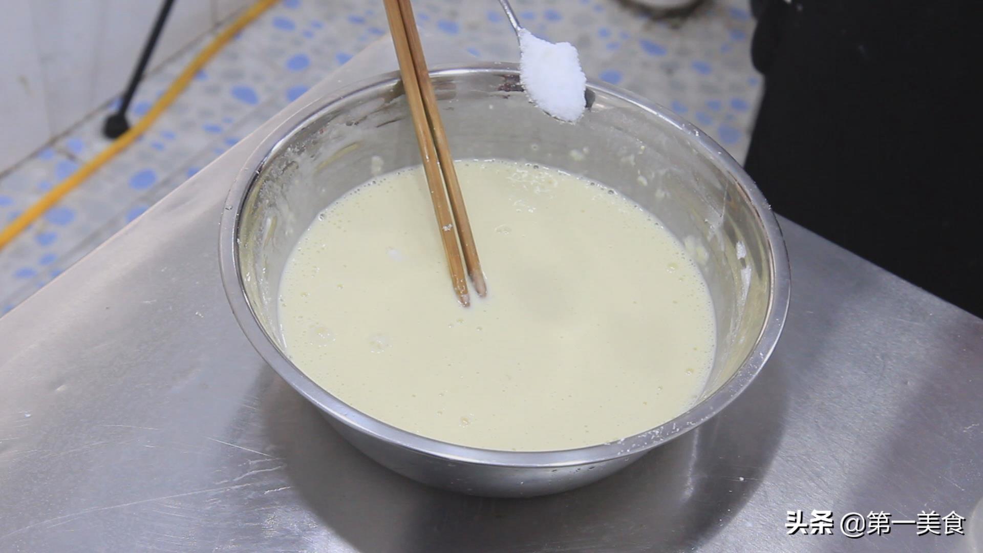 煎蛋饼做法（一盆面粉，两个鸡蛋，搅一搅，快速做出鸡蛋煎饼，柔软鲜香）