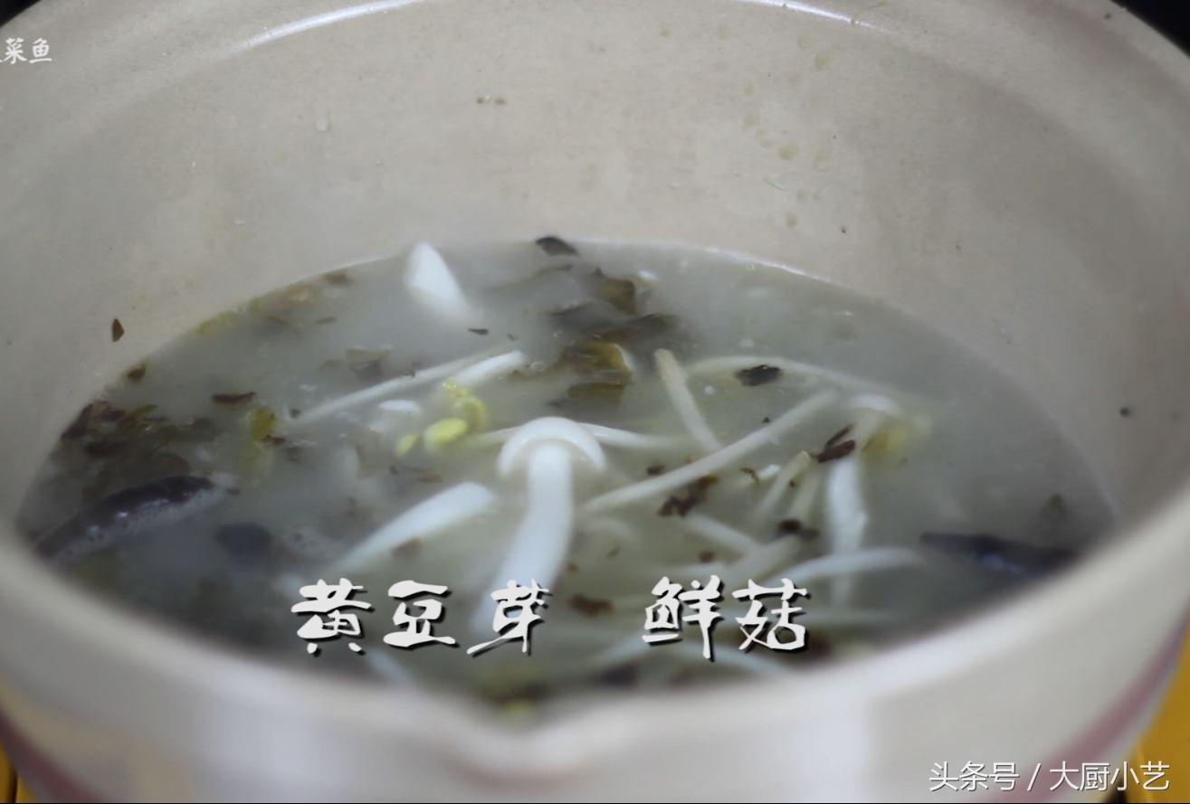 重庆酸菜鱼的正宗做法（重庆江湖菜酸菜鱼，酸辣可口，特别开胃，高清视频详解烹饪过程）